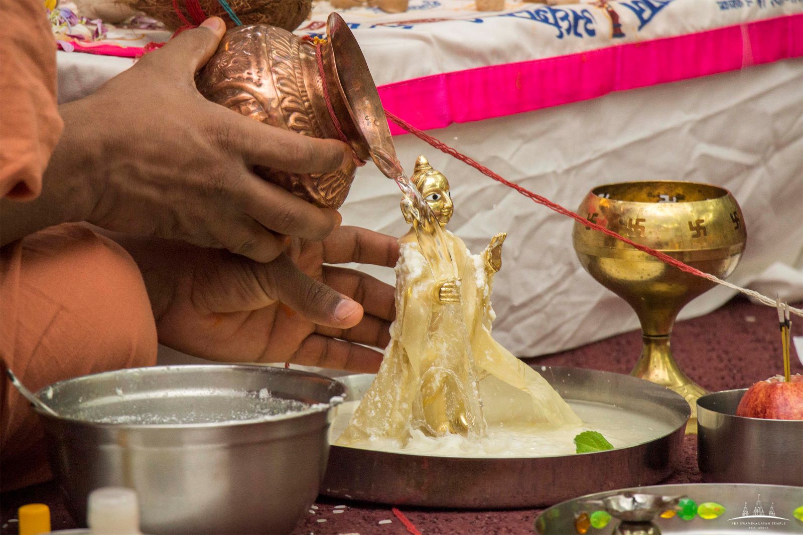 ©1987-2017 SKS Swaminarayan Temple East London